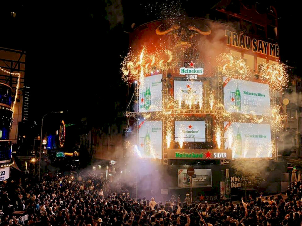 您可以真a您可以真正沉浸在胡志明市令人興奮的夜生活中。正沉浸在胡志明市令人興奮的夜生活中